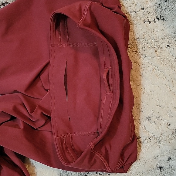 Lululemon Base Pace HR Tight color is mulled Wine - Picture 4 of 8